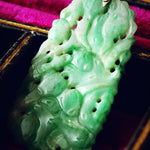 Splendid Vintage Art Deco Hand Carved Jade Pendant