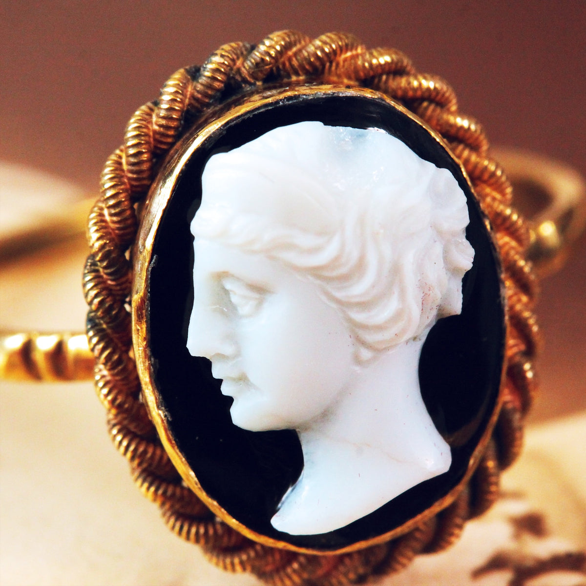 Vintage 9ct Gold Portrait Cameo Ring