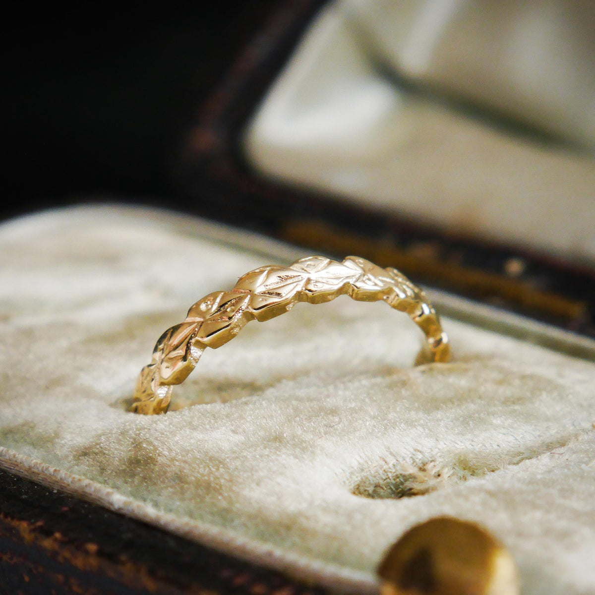 Vintage Style 'Leaves' Gold Wedding Ring