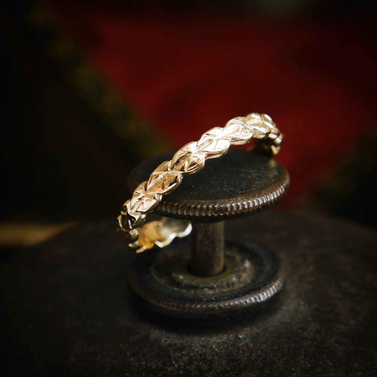 Vintage Style 'Leaves' Gold Wedding Ring