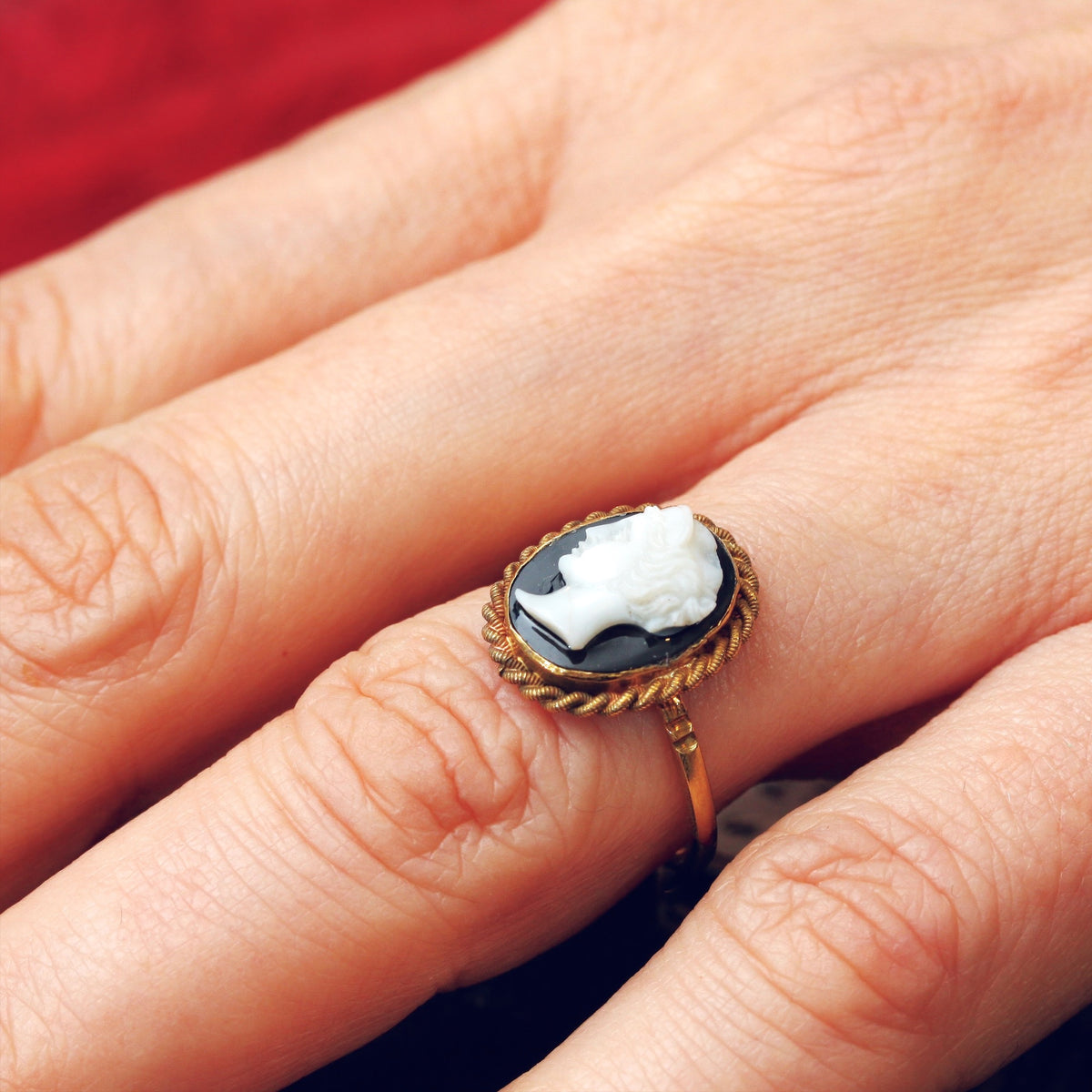 Vintage 9ct Gold Portrait Cameo Ring