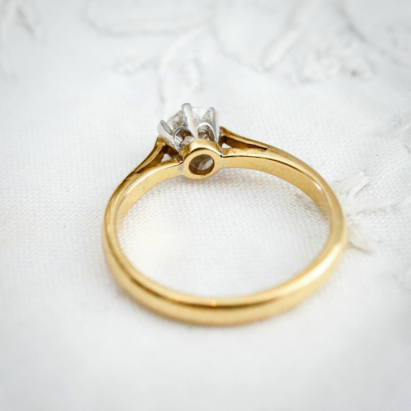 Understated Perfection! Vintage Mid Century Diamond Engagement Ring