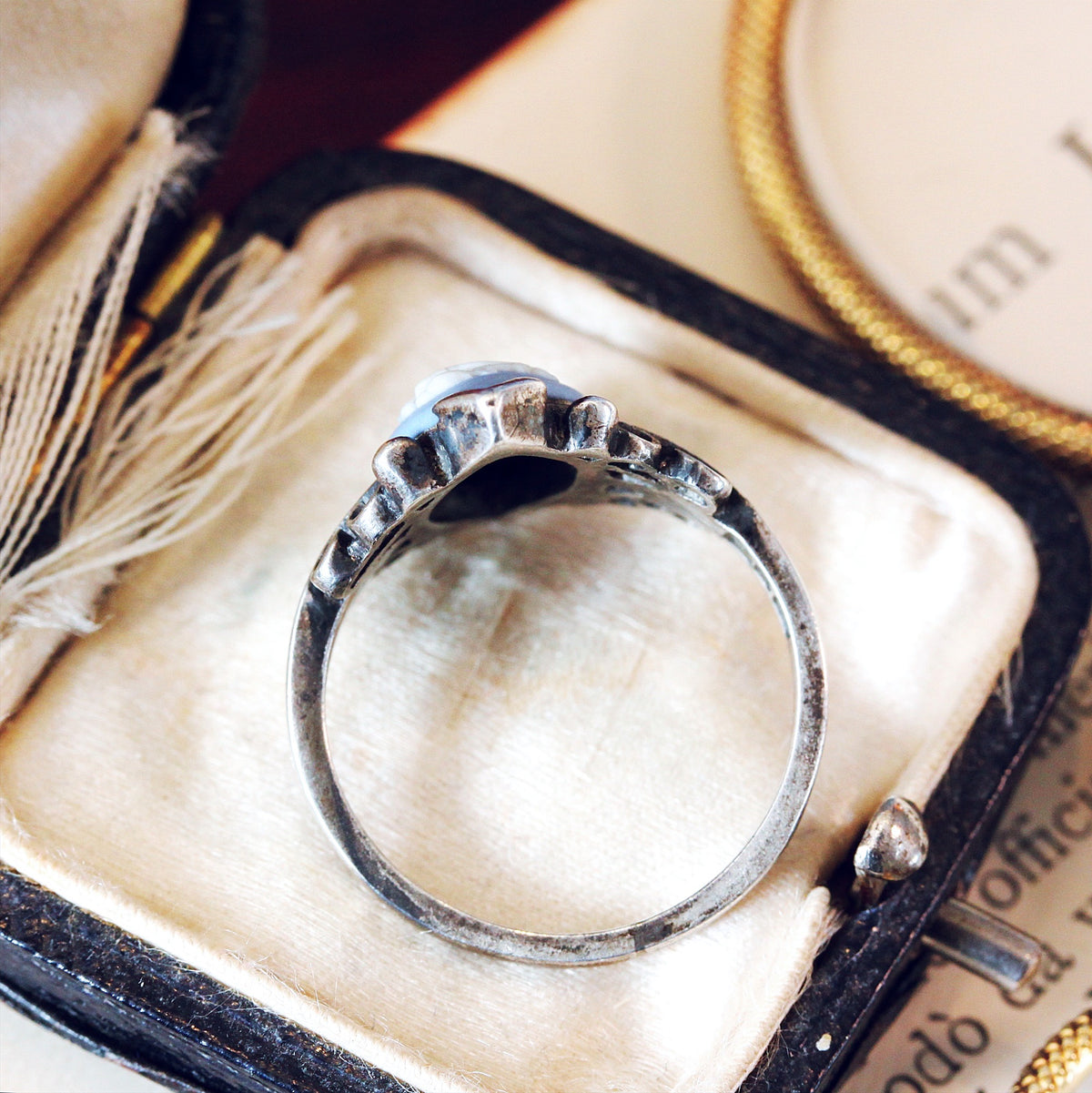 Date 1954 Vintage Wedgewood Dress Ring