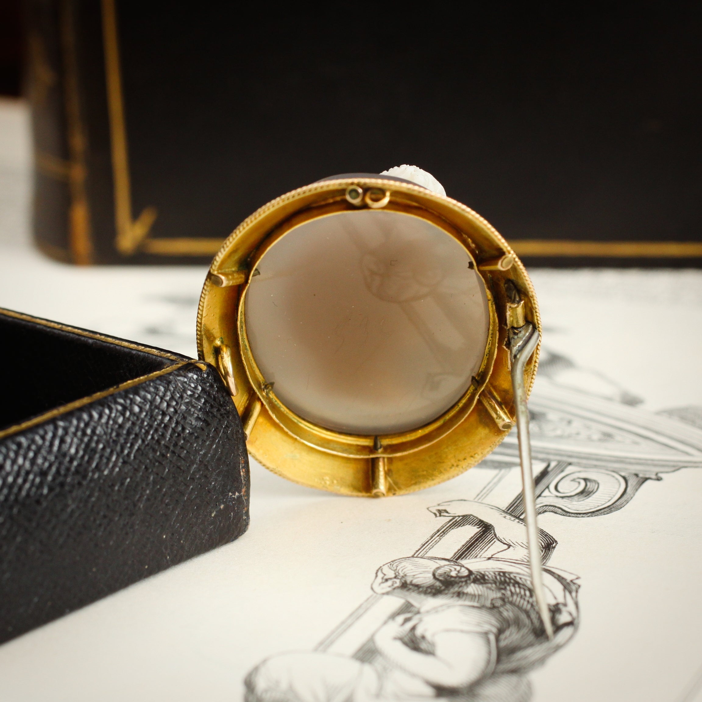 Majestic Superior Quality Antique Onyx Cameo Brooch Fetheray