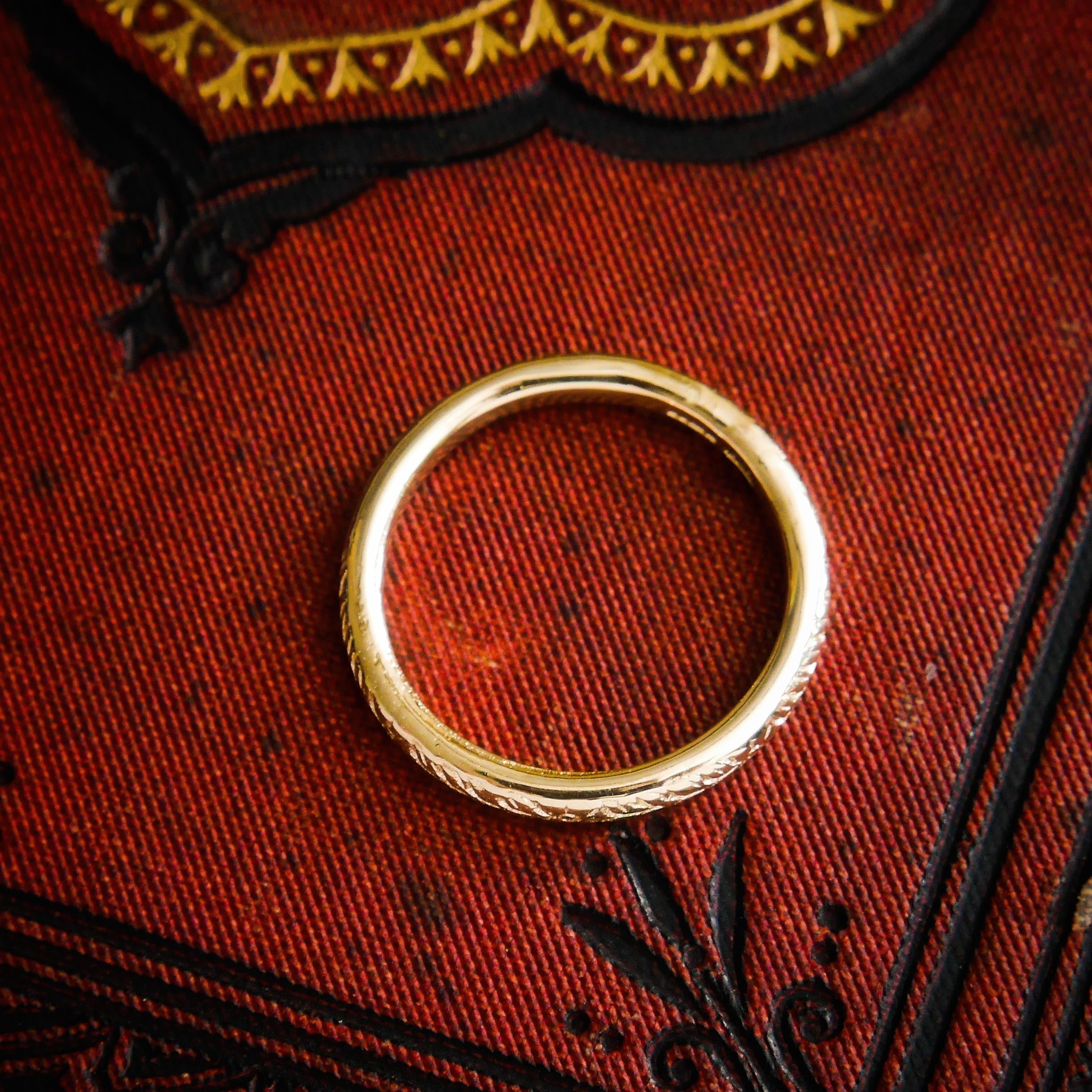 Size 'i.5'/ '4.5' Vintage Style Blossom Garland Wedding Ring