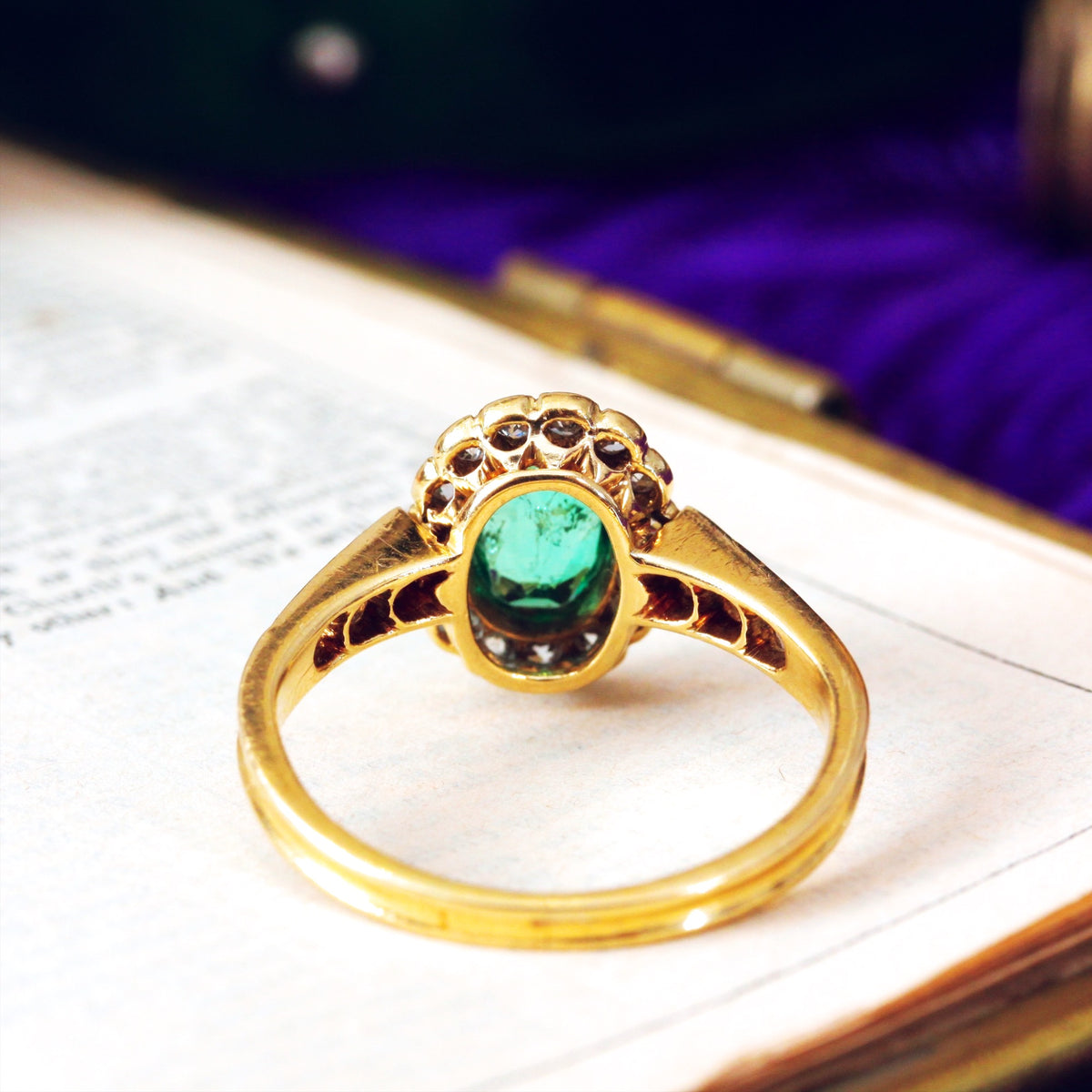 Darling! Pretty Vintage Emerald & Diamond Cluster Ring