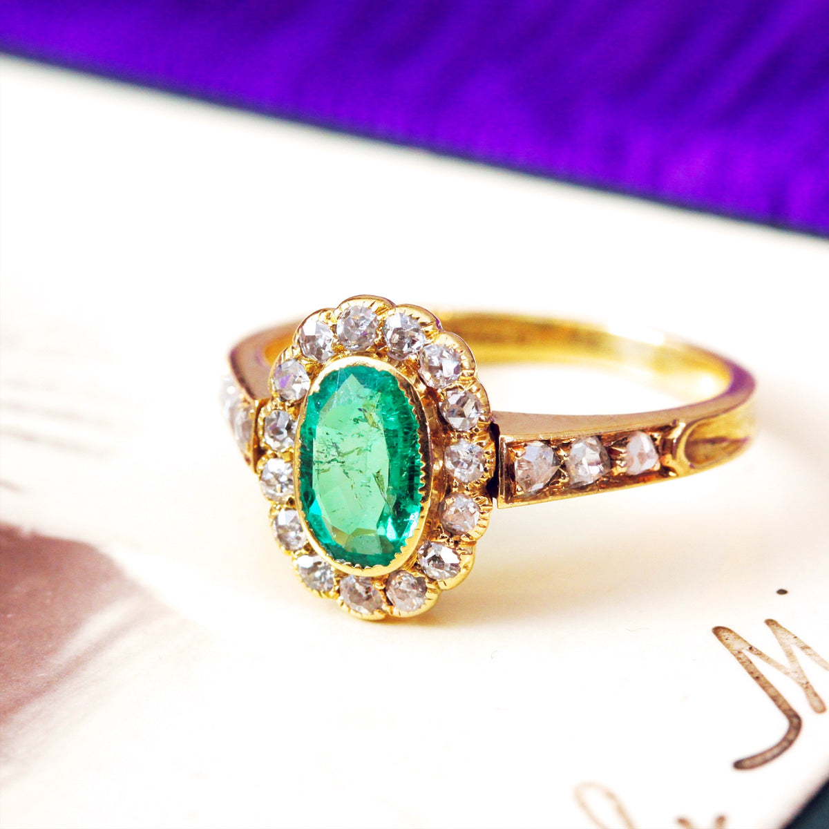 Darling! Pretty Vintage Emerald & Diamond Cluster Ring